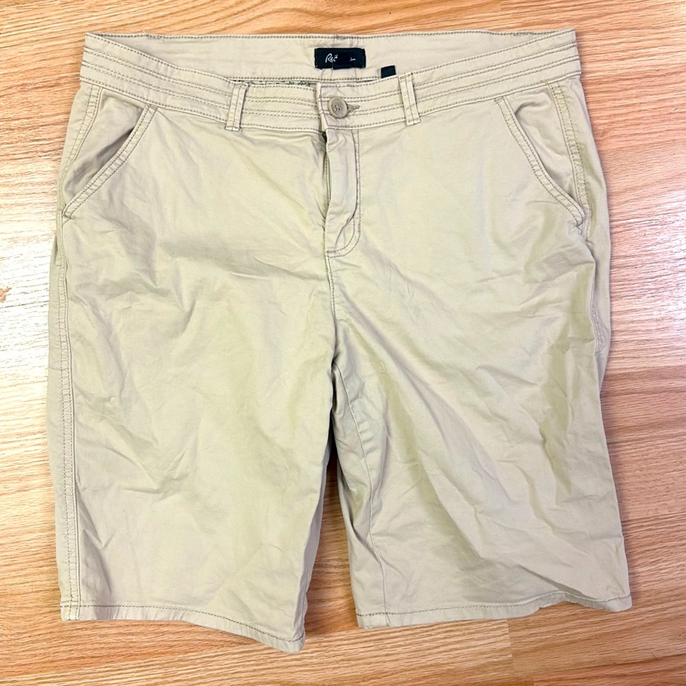 Reitmans Beige Bermuda Shorts 🩳